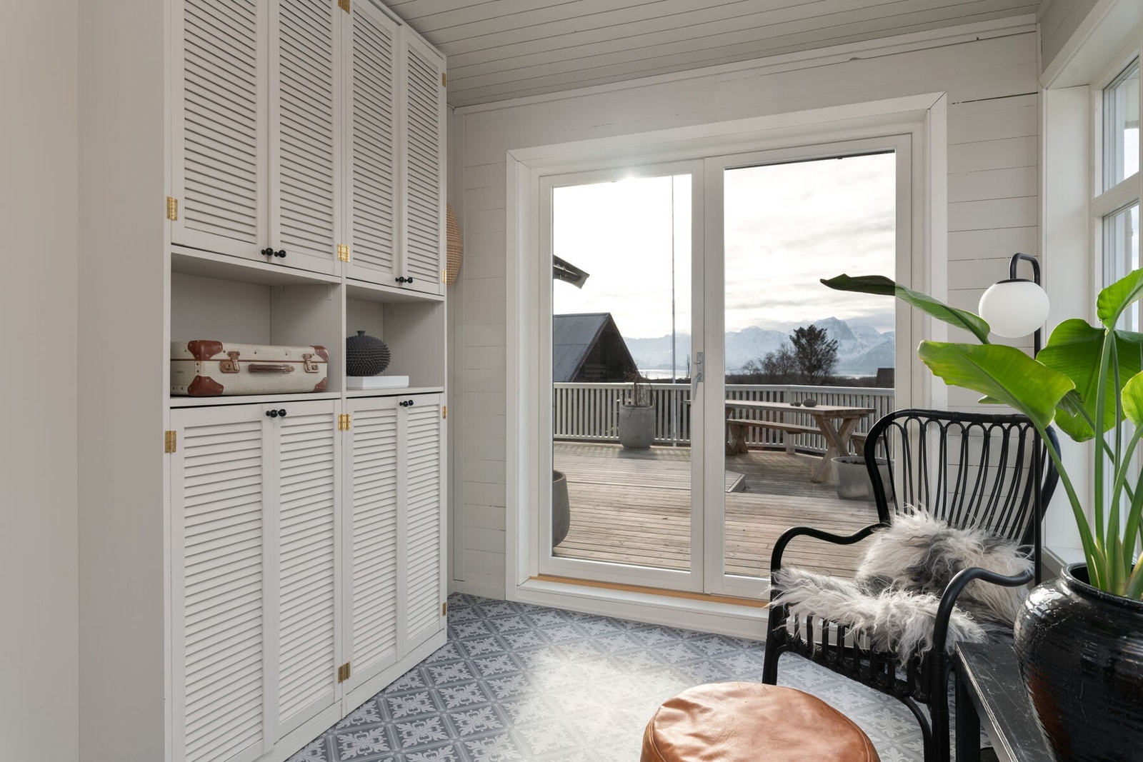 Fra vinterhagen er det direkte utgang til verandaen. Galleribilde