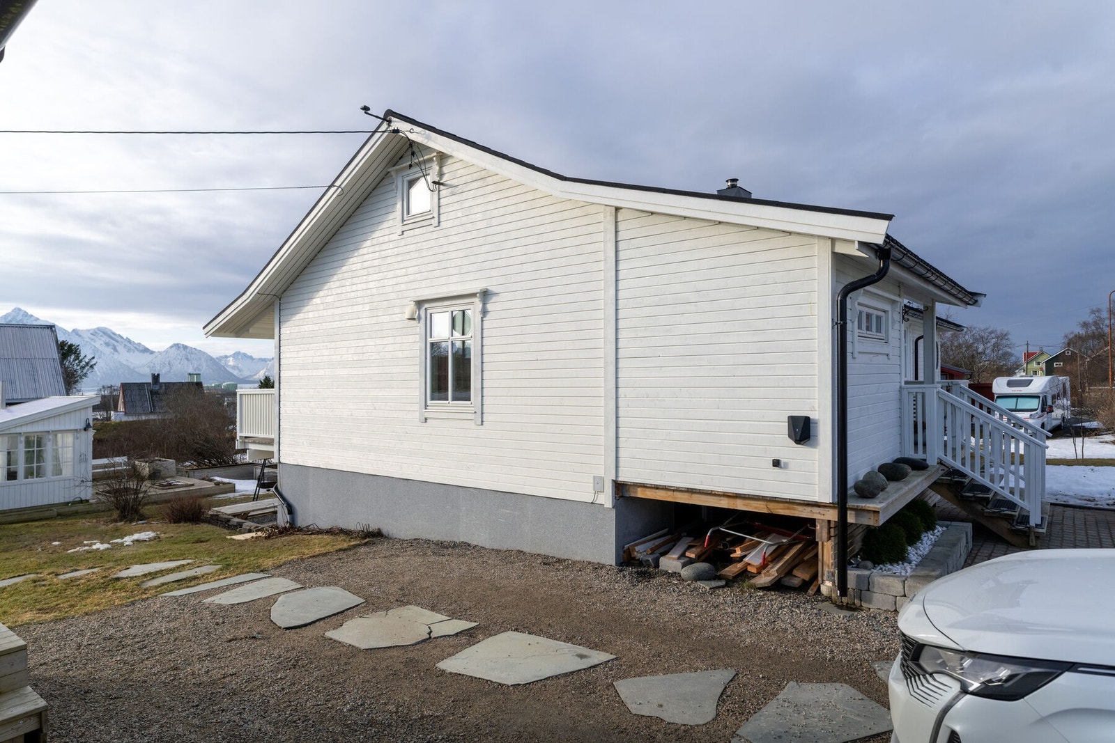 Eiendommen har et flott opparbeidet uteområde. Galleribilde