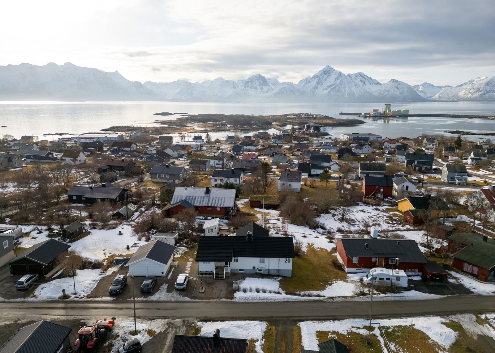 Eiendommen sett fra lufta og nærområdet rundt Galleribilde