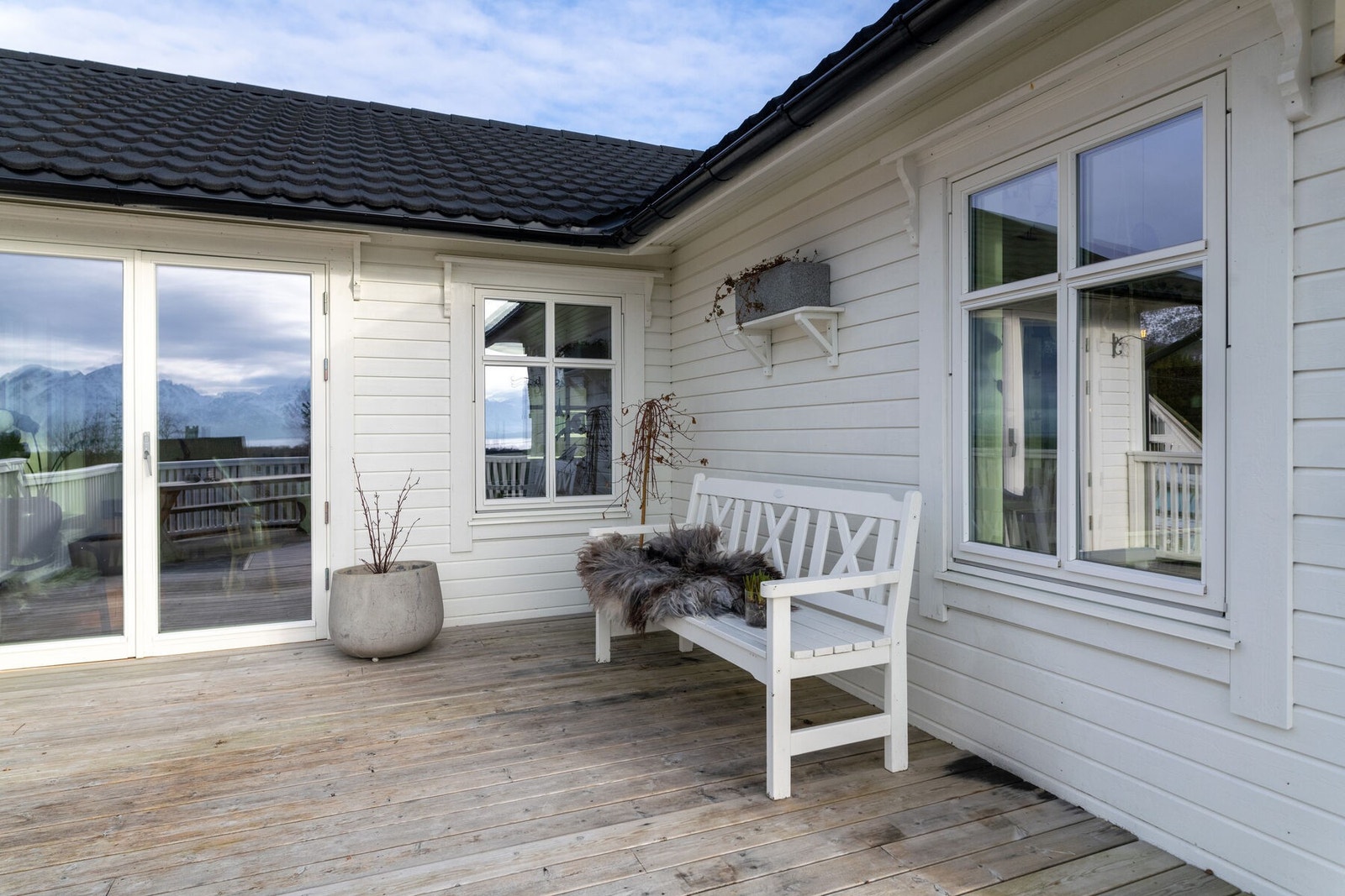 Verandaen har god plass til diverse hagemøblering. Galleribilde