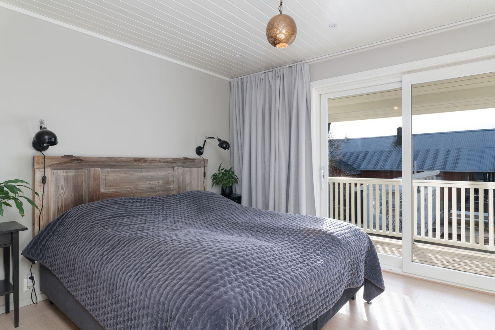 Hovedsoverom med utgang til veranda. Galleribilde