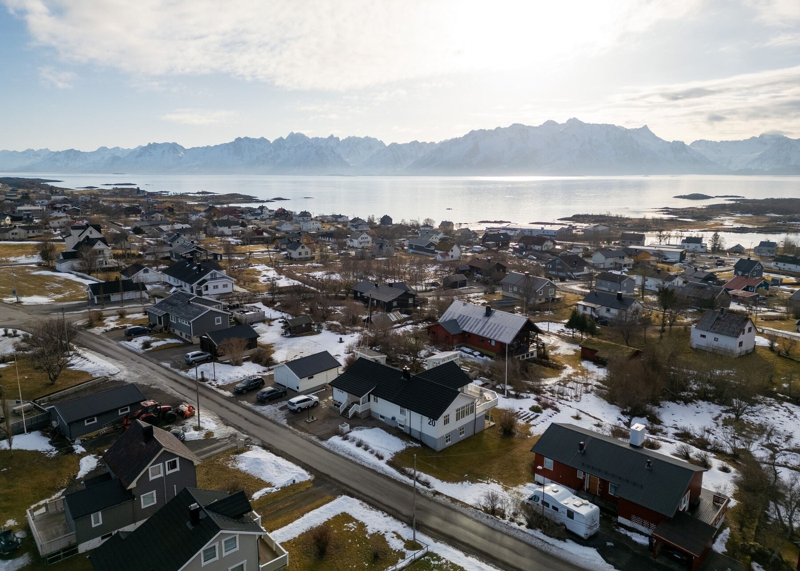 Eiendommen sett fra lufta og nærområdet rundt Galleribilde