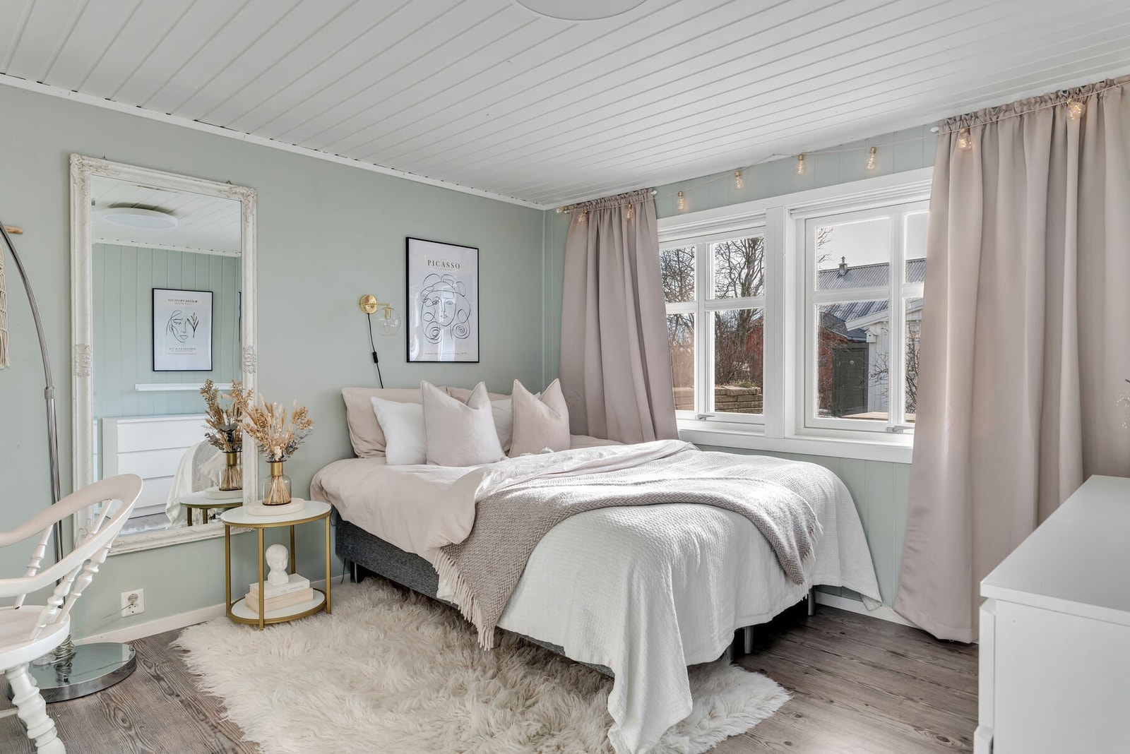 Soverom III i under etasjen. Det foreligger ingen tegninger av denne etasjen, og det er derfor uklart hva som er byggegodkjent. Galleribilde