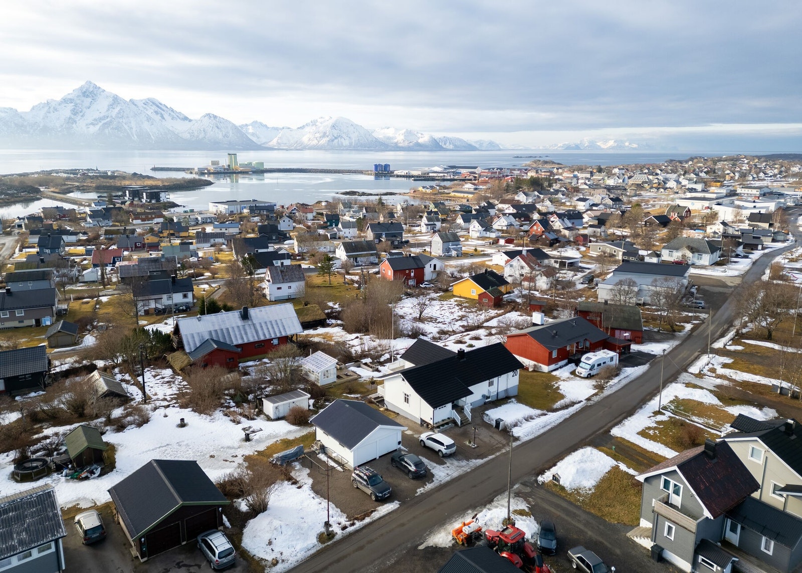 Eiendommen sett fra lufta og nærområdet rundt Galleribilde