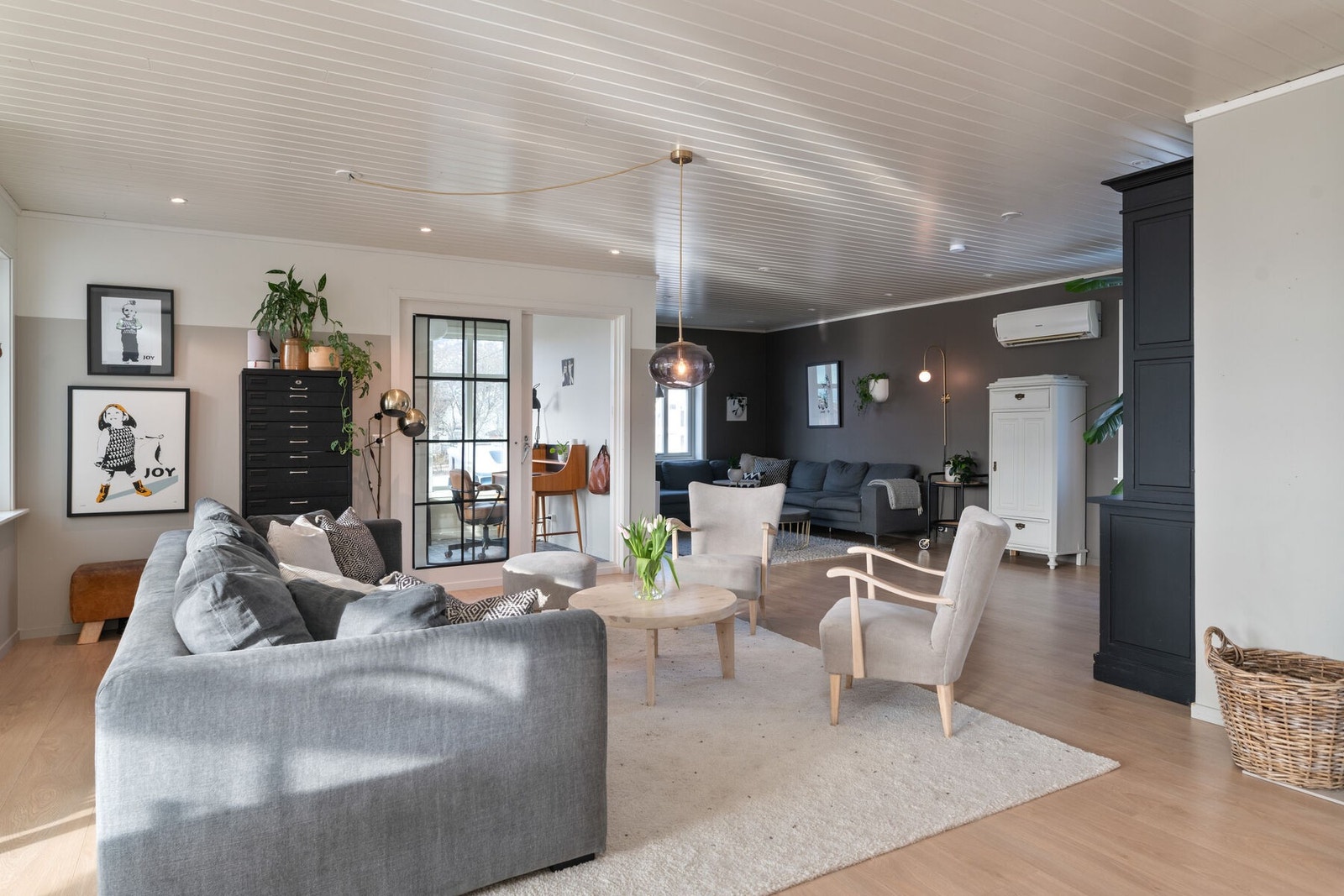 Stuen kan møbleres i flere sosiale soner. Galleribilde