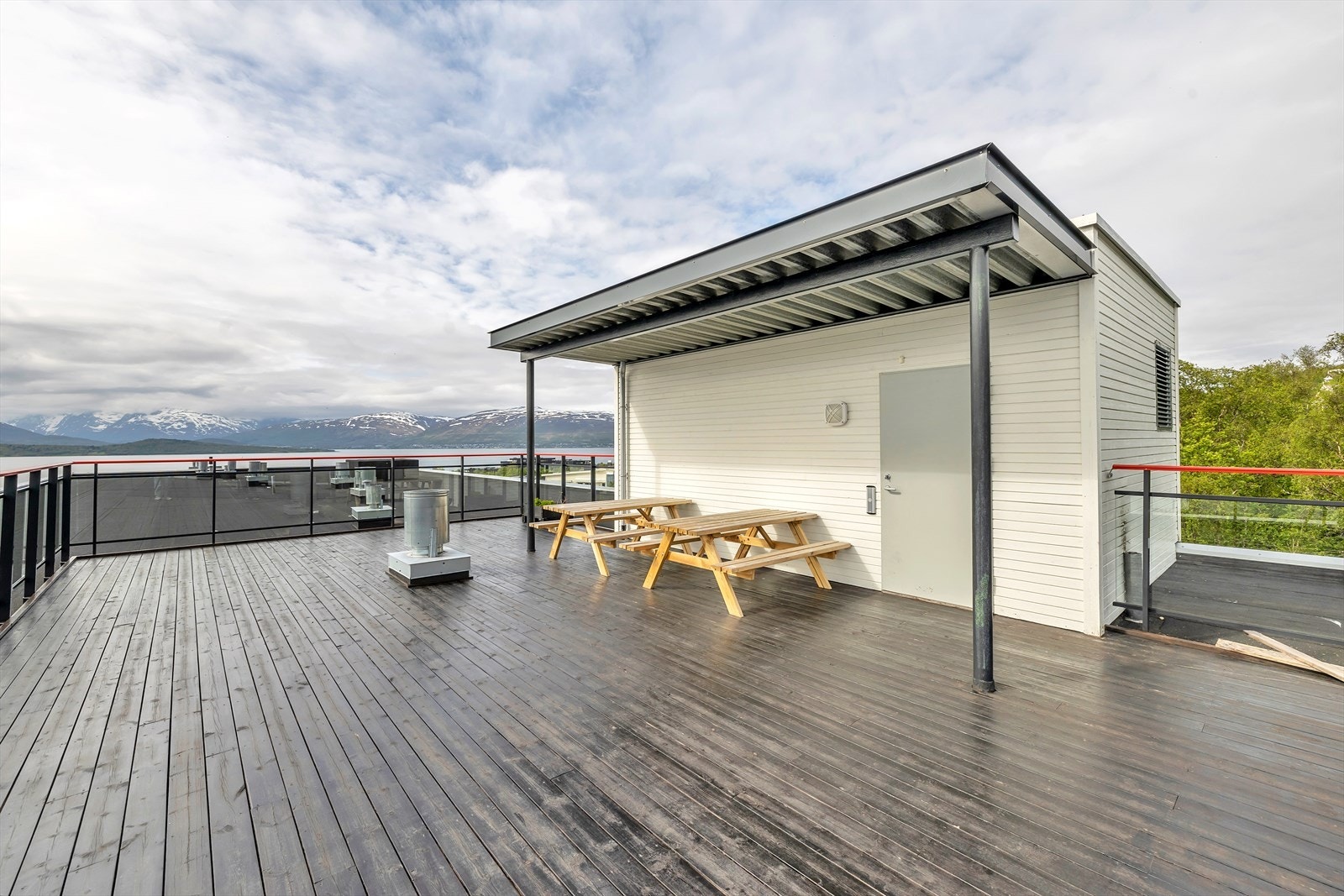Felles takterrasse med enorme sol- og utsiktsforhold Galleribilde