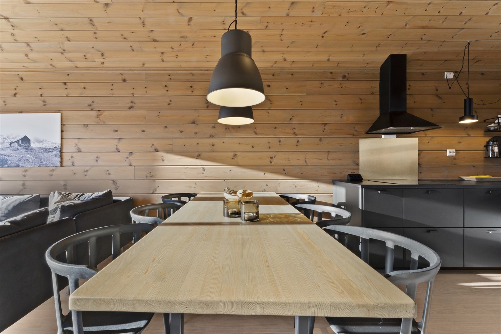 Spisestue med plass til heile familien Galleribilde