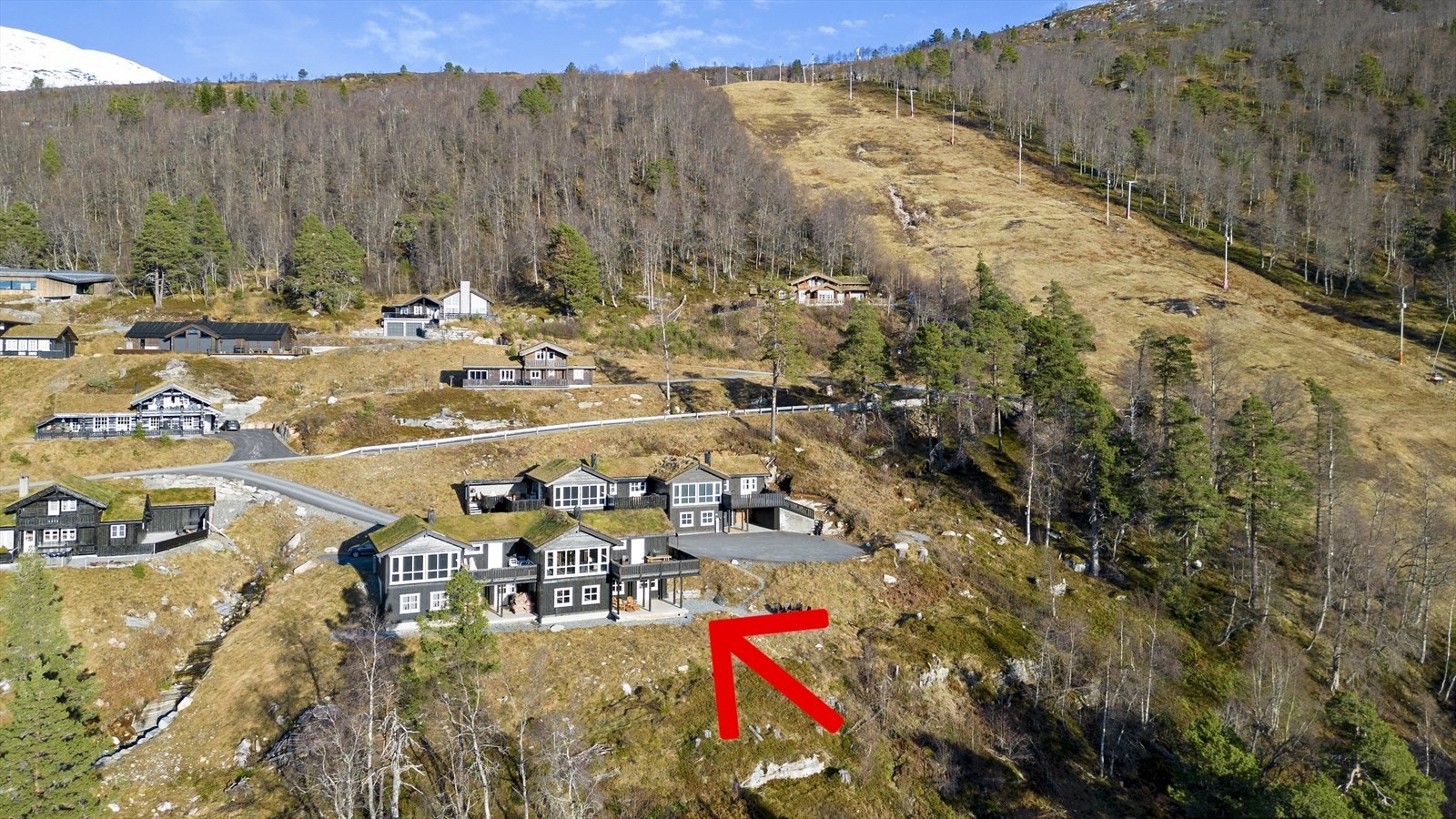 Eigedomen ligg nydelig til inntil friområde og alpinbakken Galleribilde