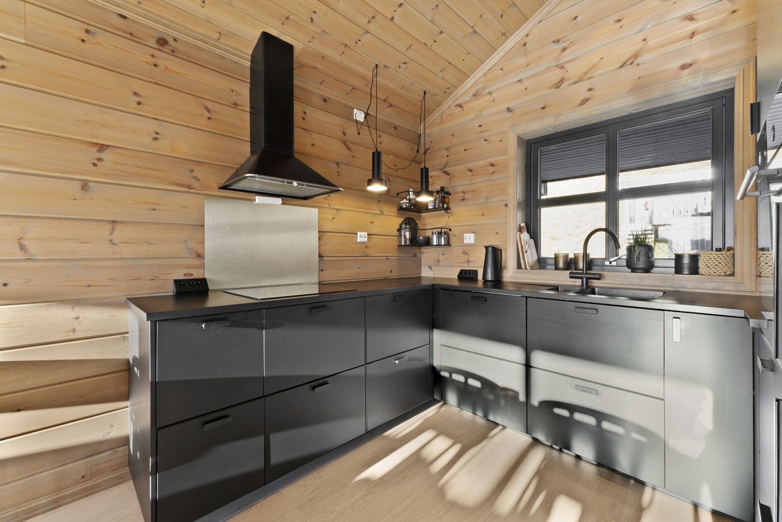 Del av kjøkkeninnreiing Galleribilde