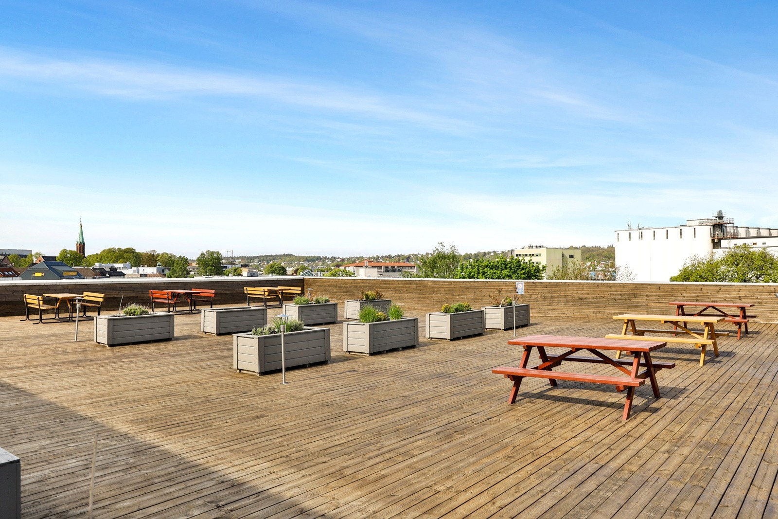 år du ikke den solen eller plassen du trenger på balkongen, kan du gå opp på sameiets felles takterrasse. Galleribilde