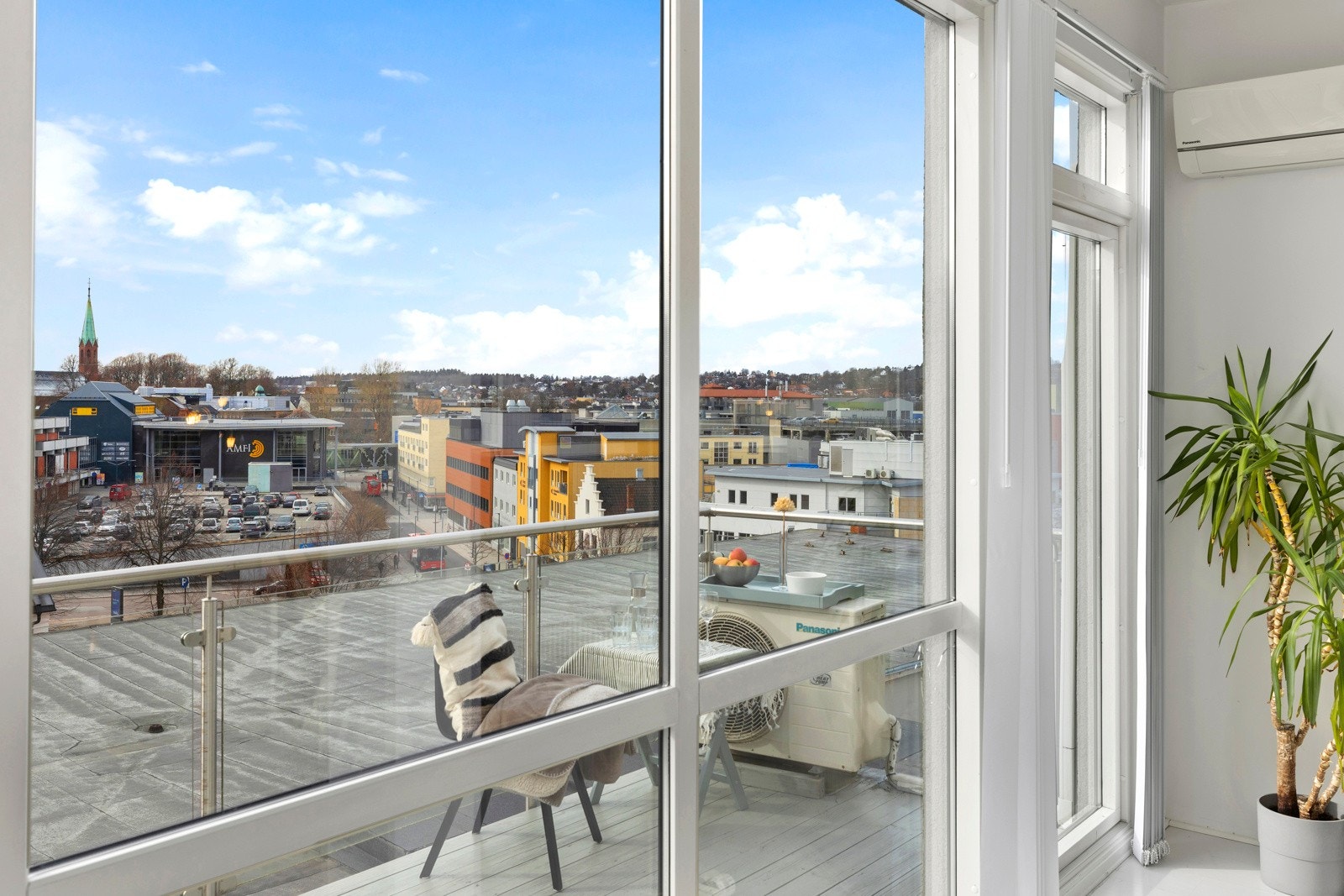 Utsikt fra innsiden. Galleribilde