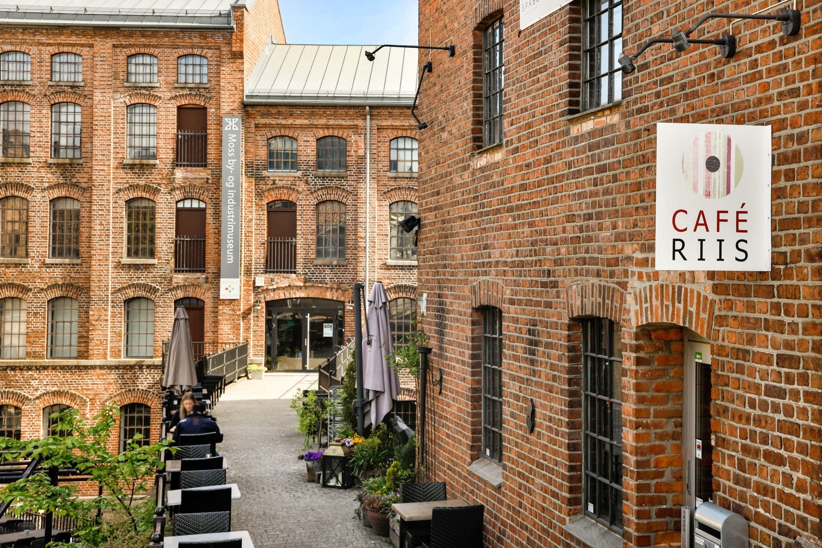 Beboere kan glede seg over en dynamisk livsstil og være en del av byens pulserende samfunn. Galleribilde