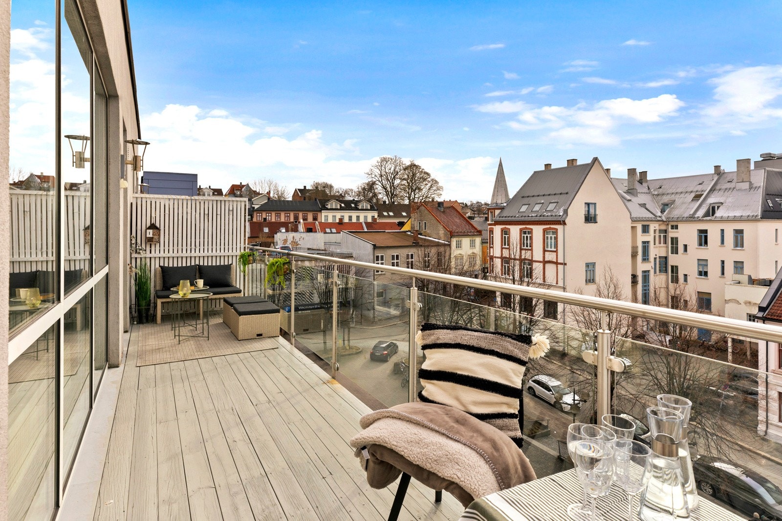 Balkonger og takterrasse blir ofte forlengelser av boarealet, og gir beboerne muligheten til å nyte den fantastiske utsikten, også utendørs. Galleribilde