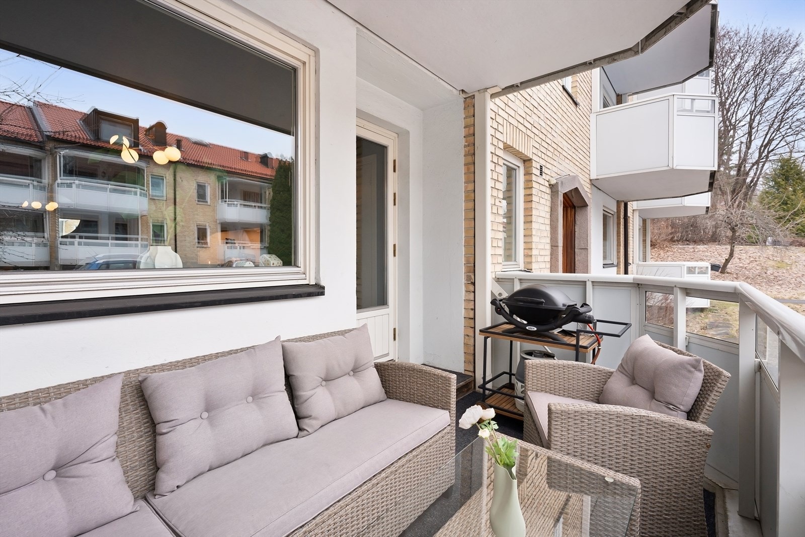 Koselig balkong med god plass til utemøblement og grill Galleribilde