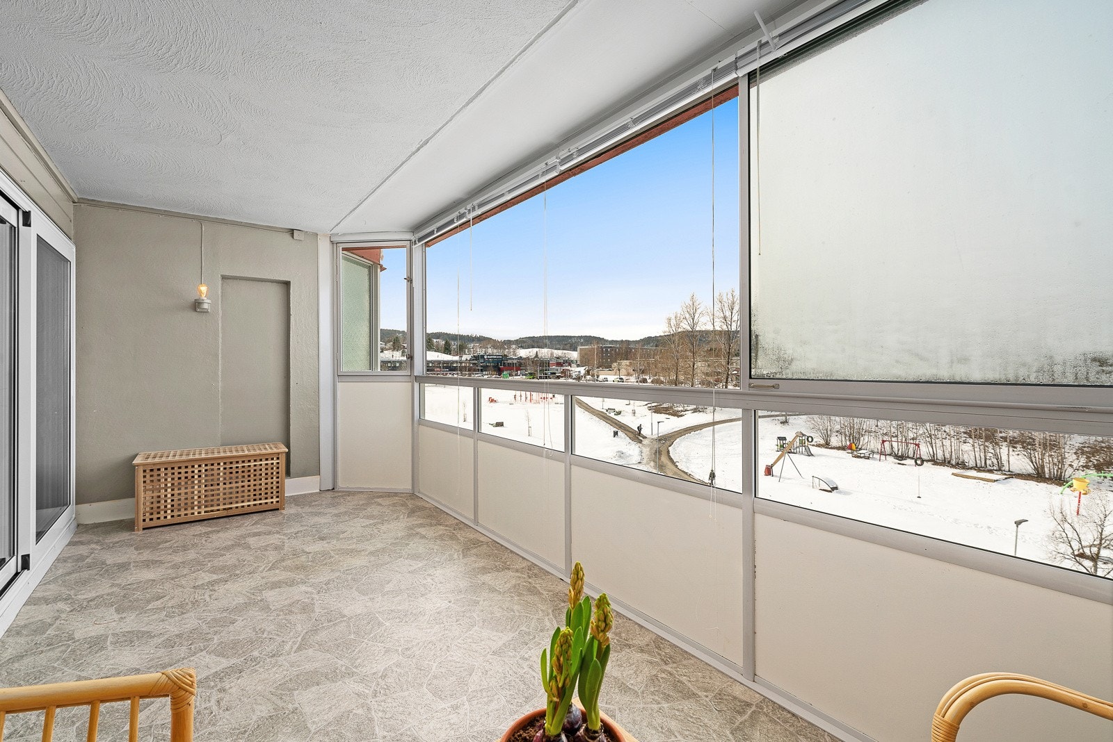 Det er god plass til sittegrupper, samt diverse ønsket utemøblement og beplantning. Galleribilde