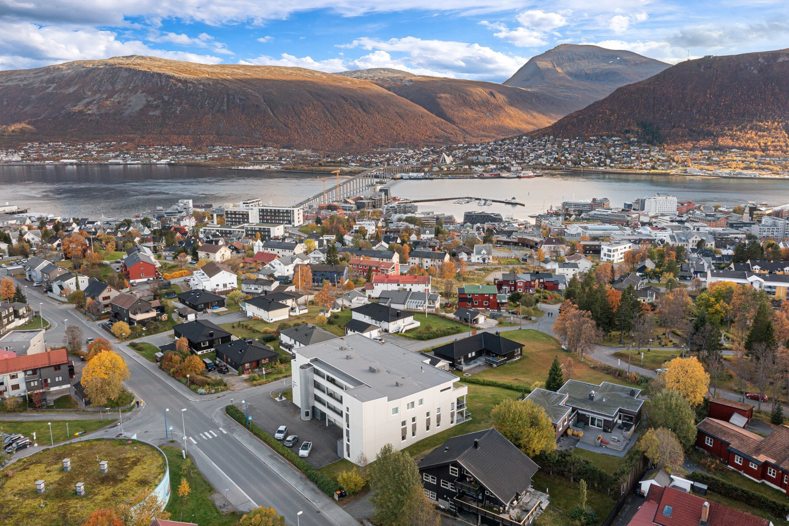 Her har du kort gåavstand til Tromsø sentrum, skoler, barnehager og dagligvare.