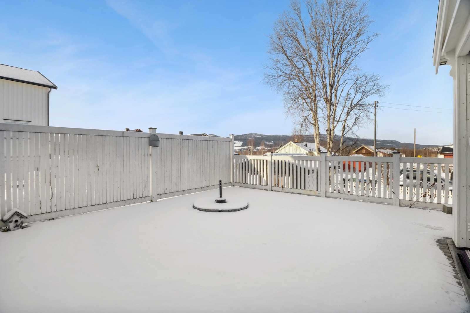 Terrasse med gode sol- og utsiktsforhold Galleribilde