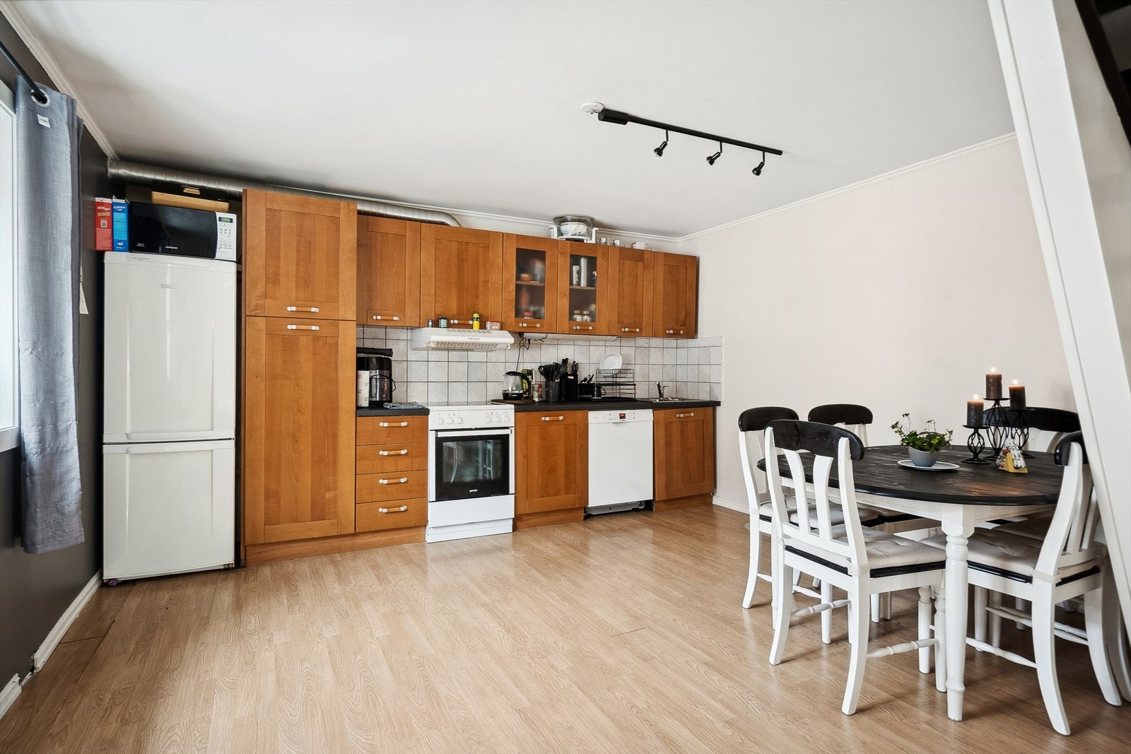 Kjøkken med naturlig spiseplass Galleribilde