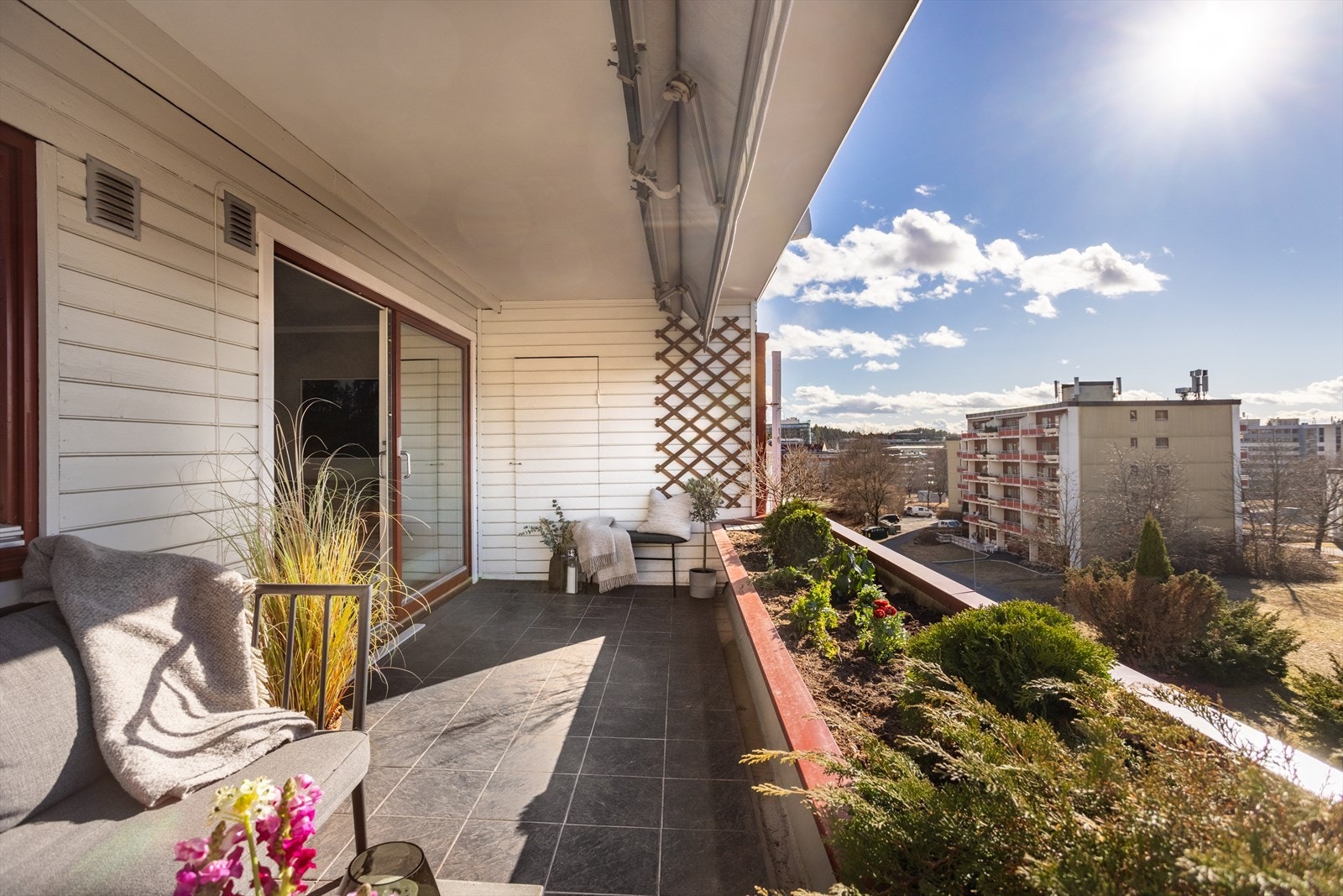 Vestvendt terrasse med bod på 2 kvm Galleribilde