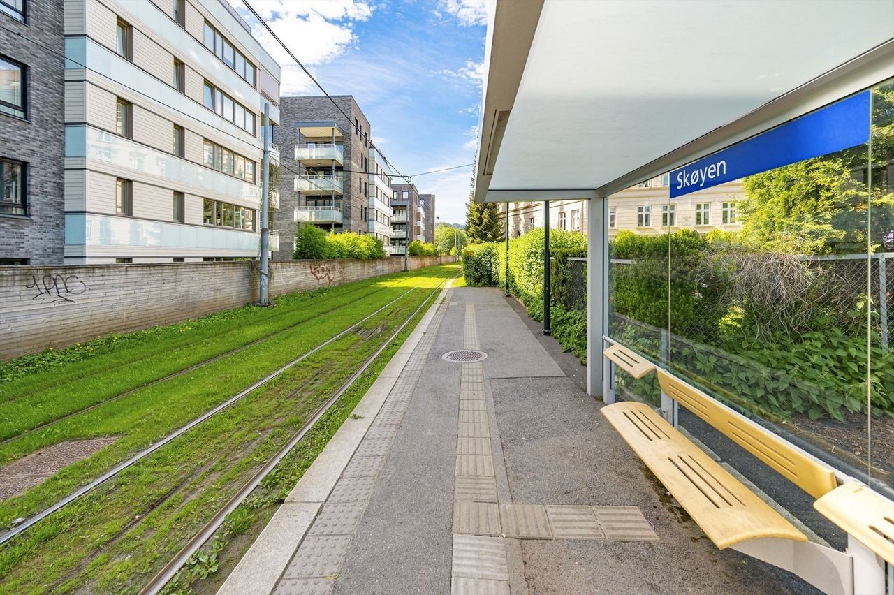 Trikkestoppet Skøyen 5 minutters gange fra borettslaget. Galleribilde