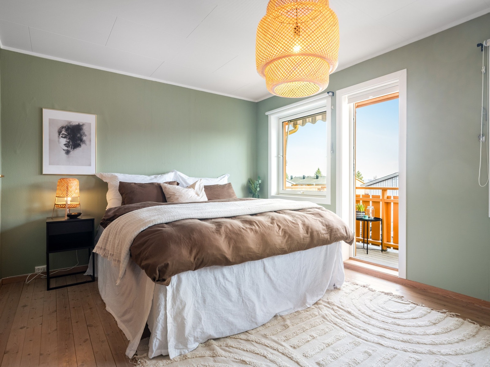 Hovedsoverommet er på hele 15,7kvm og har utgang til balkong. Galleribilde