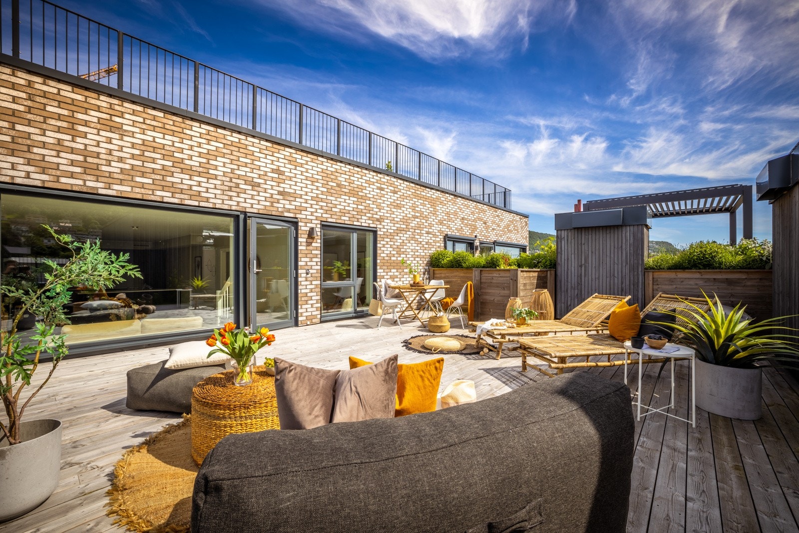 - Denne flotte og usjenerte takterrassen har mange muligheter til innredning - Galleribilde