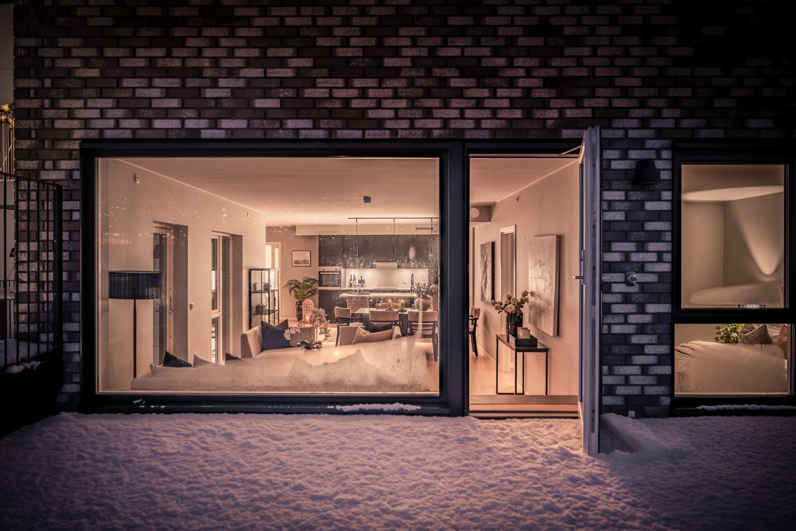 - Oppvarmes gjennom gulvvarme i stue, kjøkken og begge bad- Galleribilde