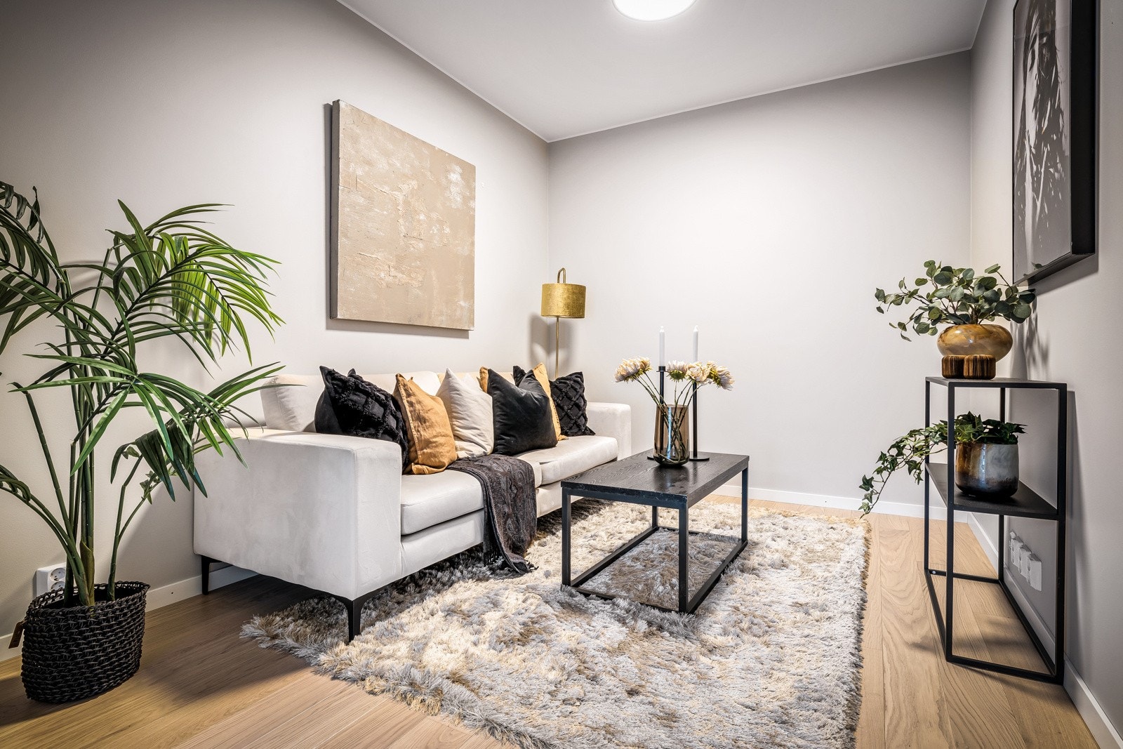 - Leilighetens tv-stue eventuelt kontor, smart plassert utenfor de to minste soverommene - Galleribilde