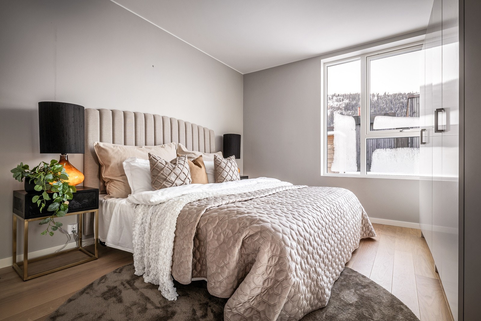 - Hovedsoverommet har god plass til dobbeltseng - Galleribilde