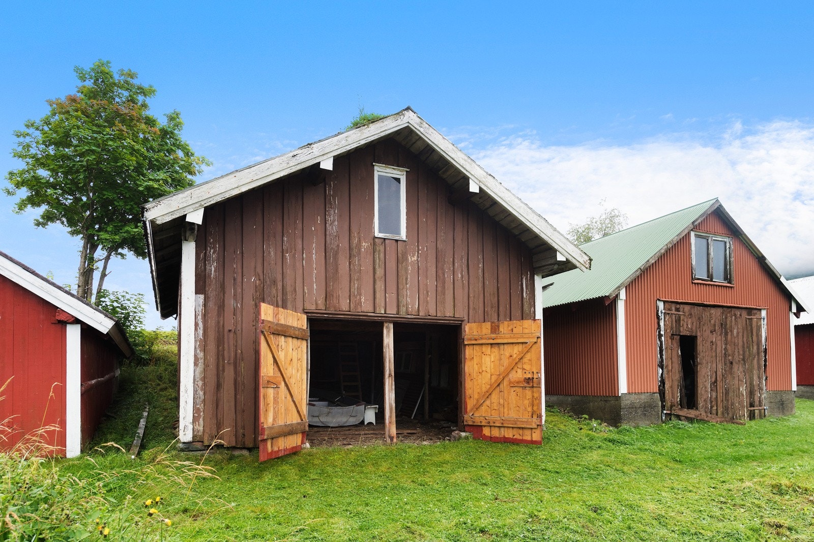 Eldre naust som medfølger like ved huset Galleribilde