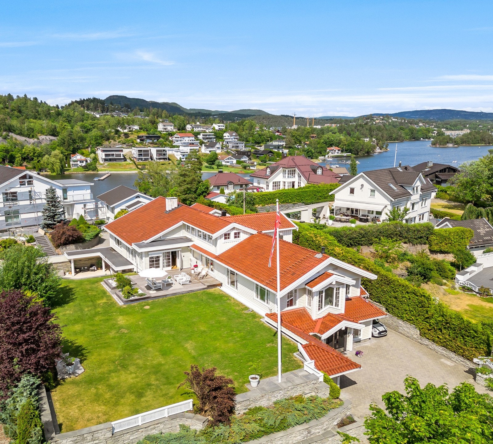 PrivatMegleren Aksept har gleden av å presentere denne praktfulle eiendommen i Sundveien 19A Galleribilde