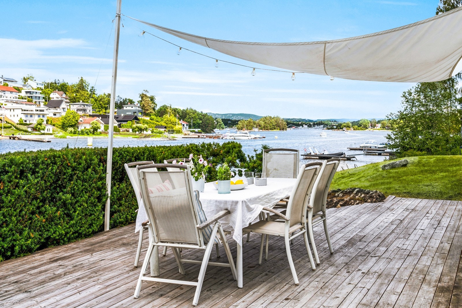 Det er plass til utemøblement på strandparsellen Galleribilde