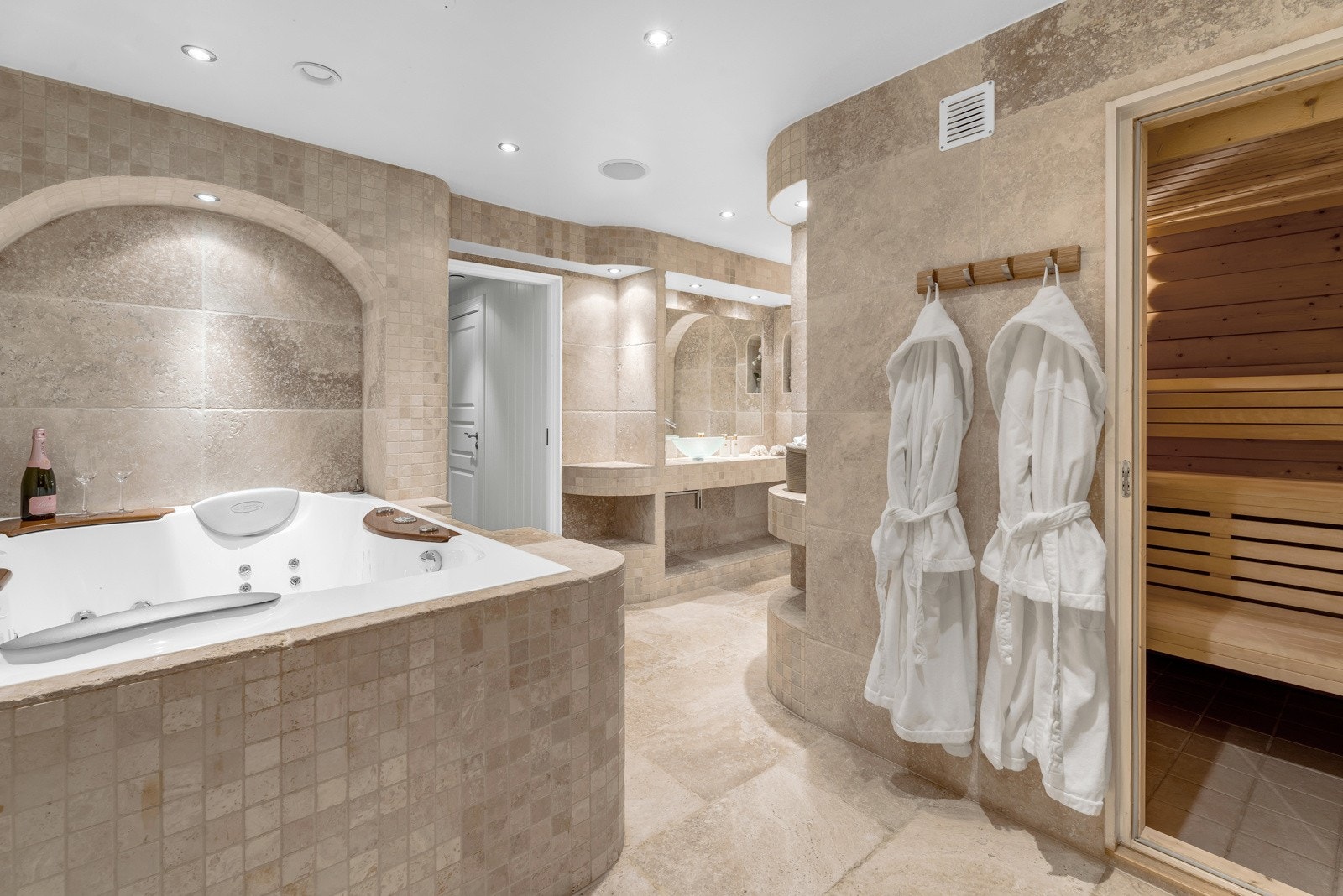 En delikat spaavdeling byr på hverdagsluksus og gode muligheter for avkobling Galleribilde