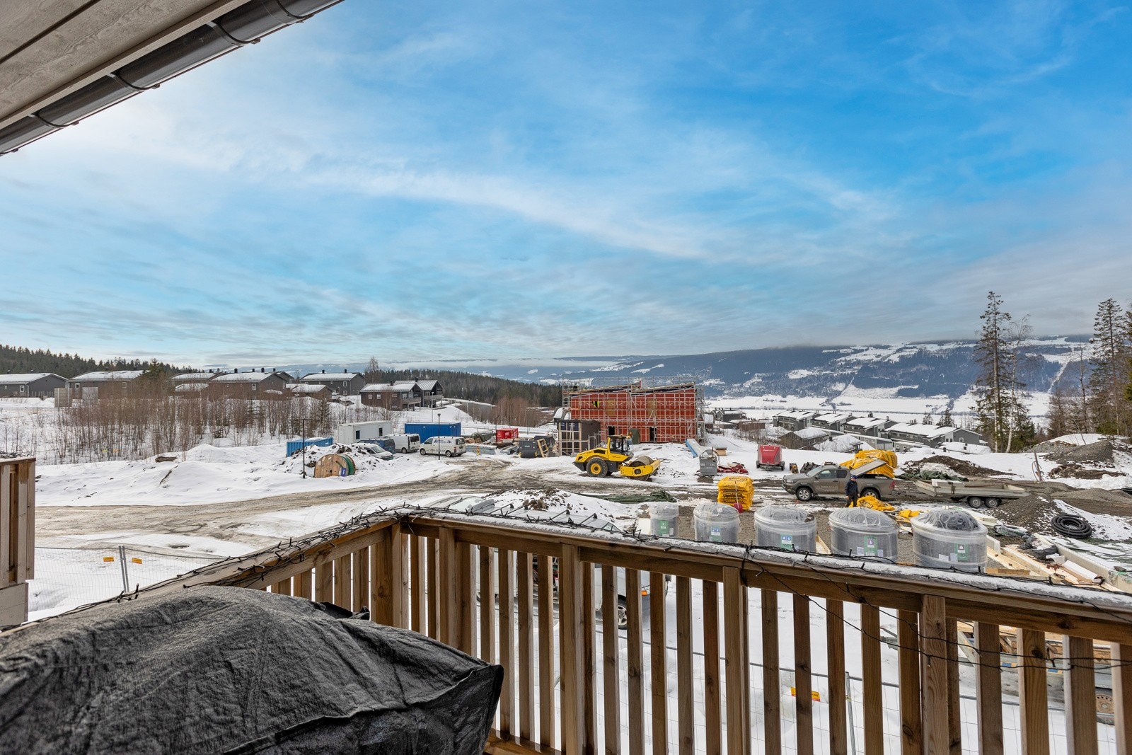 Vestvendt beliggende med flott utsyn og meget god solgang. Galleribilde