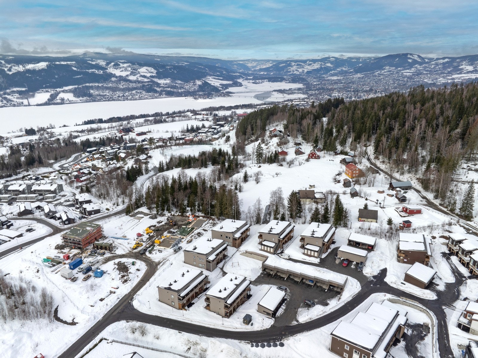 Nærhet også til flotte turområder sommer som vinterstid samt til marka. Galleribilde