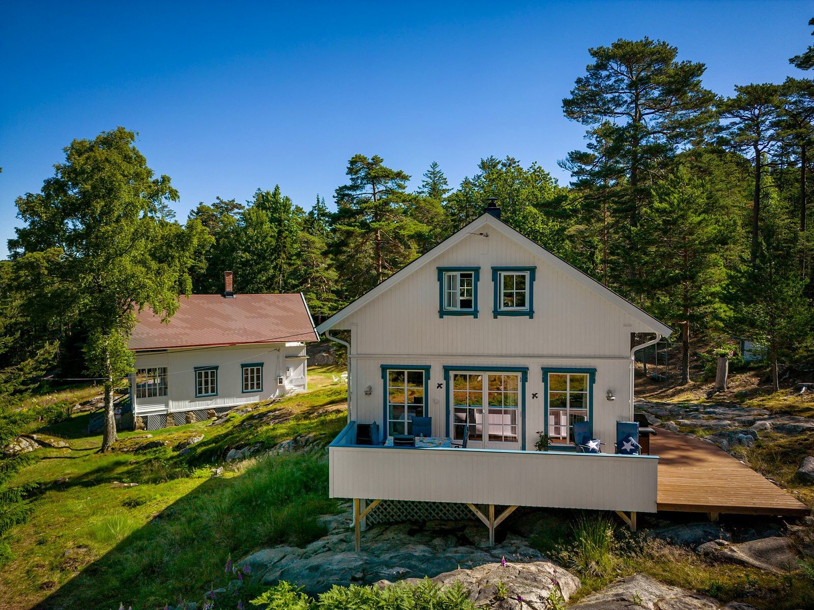Christian Falkenberg i Privatmegleren Park har gleden av å kunne tilby denne vakre eiendommen på Hankø. Galleribilde