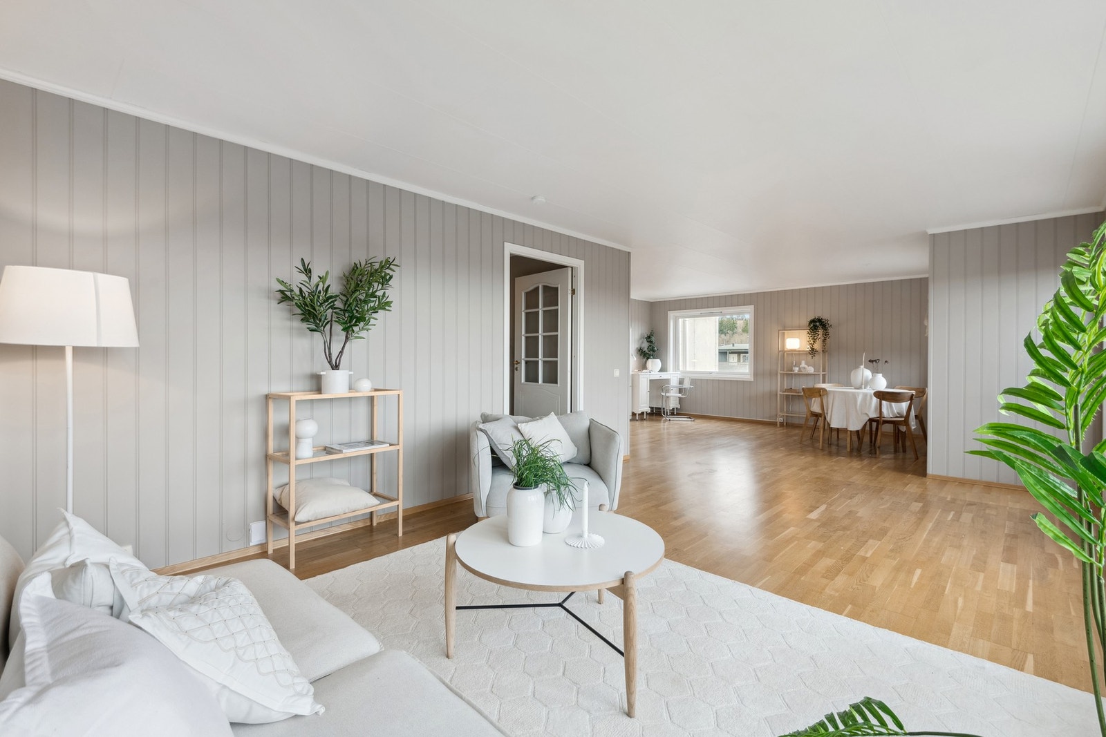 Åpen planløsning på kjøkken/stue. Galleribilde