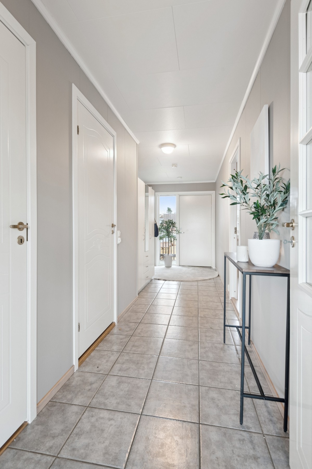 Gangen er nymalt i moderne, lun og tidløs farge. Galleribilde