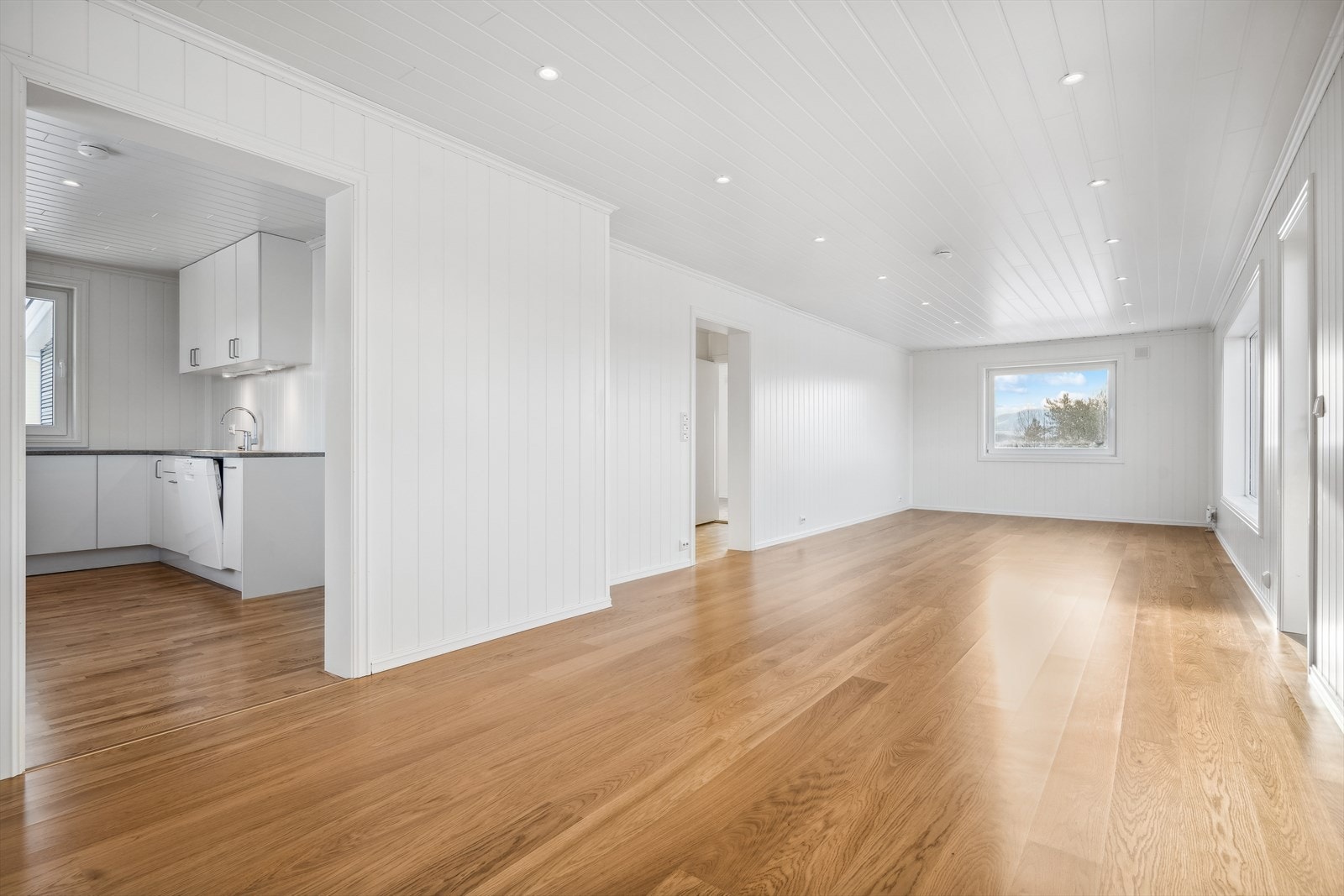 I stuen får du plass til både sofagruppe og spisegruppe. Galleribilde