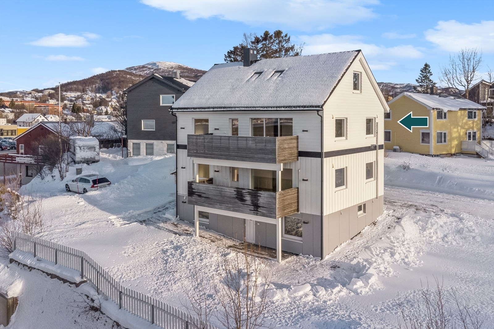 Felles opparbeidet tomt for sameiet. Galleribilde