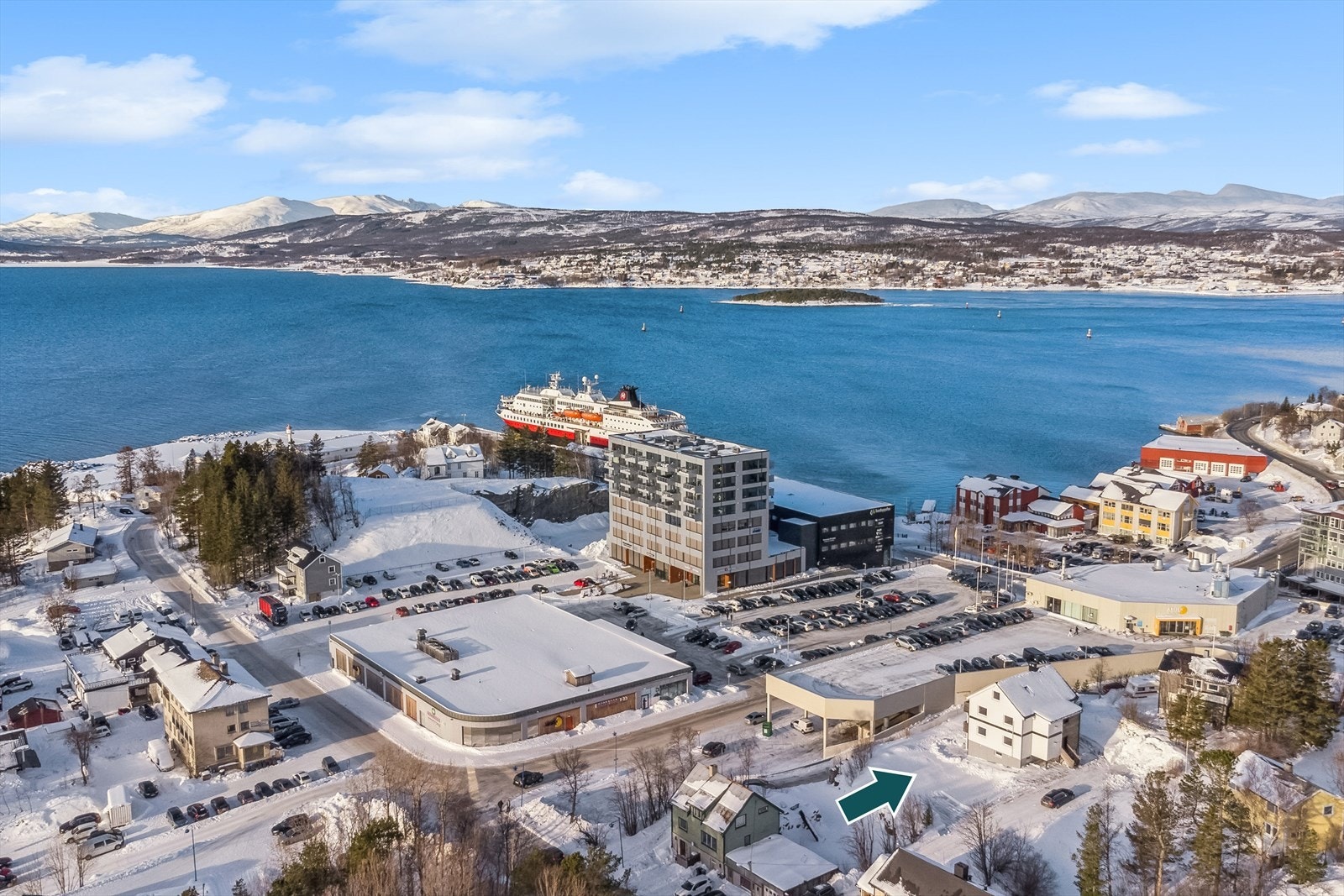 Dronefoto av Finnsnes sentrum. Galleribilde