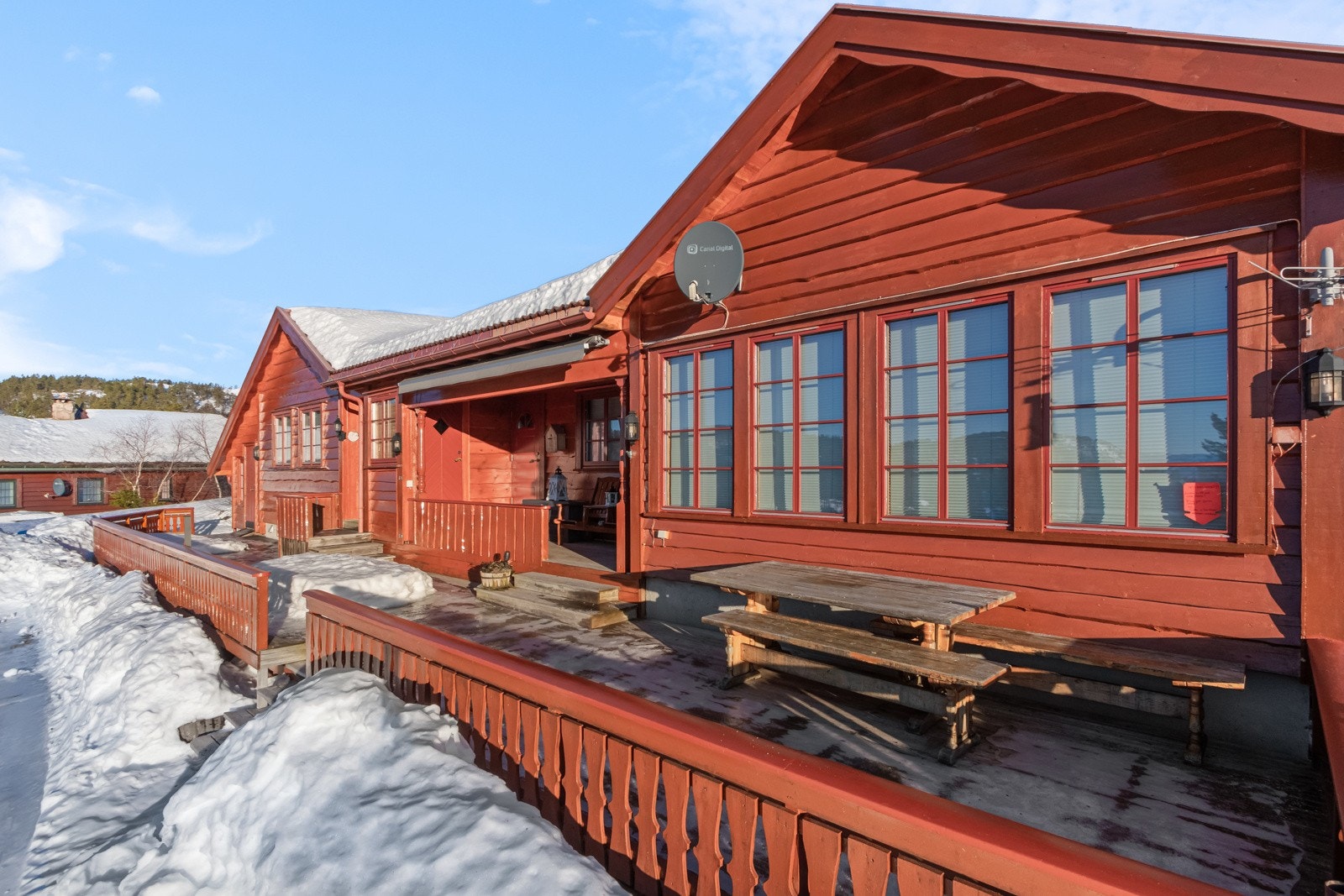 Stor og romslig terrase. Galleribilde