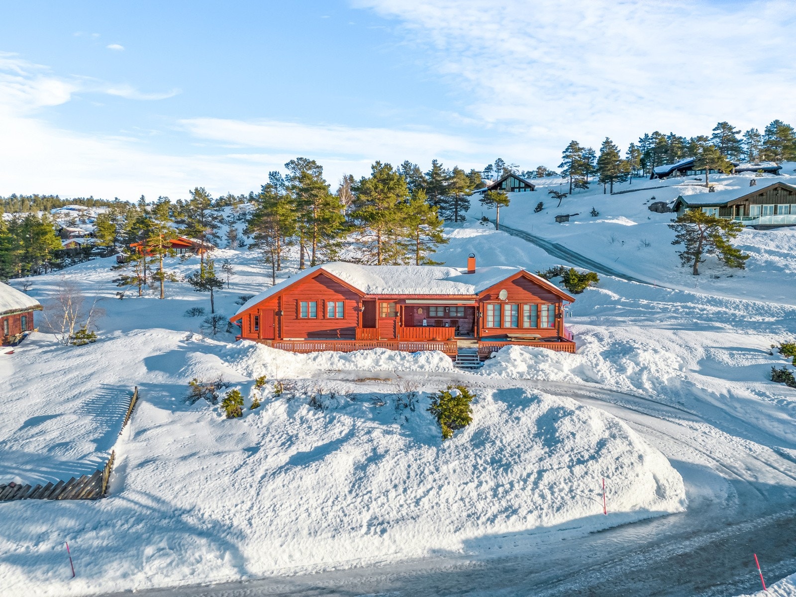 Hytten har en god beliggenhet med tanke på både utsikt & solforhold.. Galleribilde