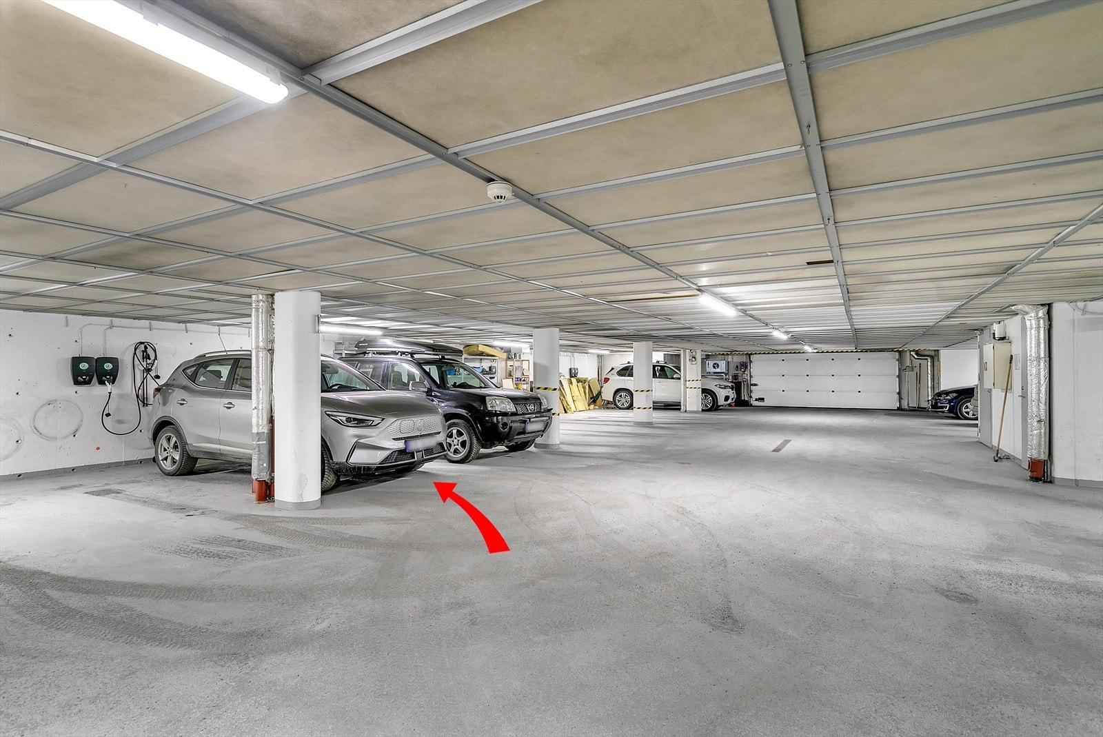 Her kan du parkere i tørr og fin garasje, og ta heis rett opp til leiligheten! Galleribilde