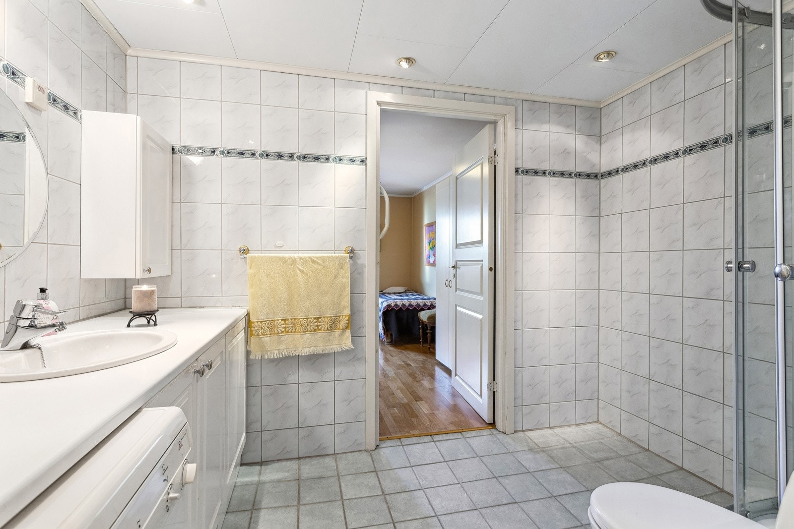 Adkomst fra baderom til soverom. Galleribilde