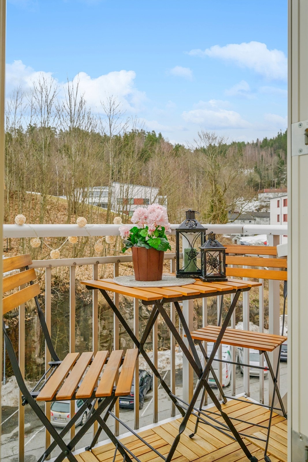 Hyggelig luftebalkong på ca. 2 m² med adkomst fra hovedsoverommet. Galleribilde
