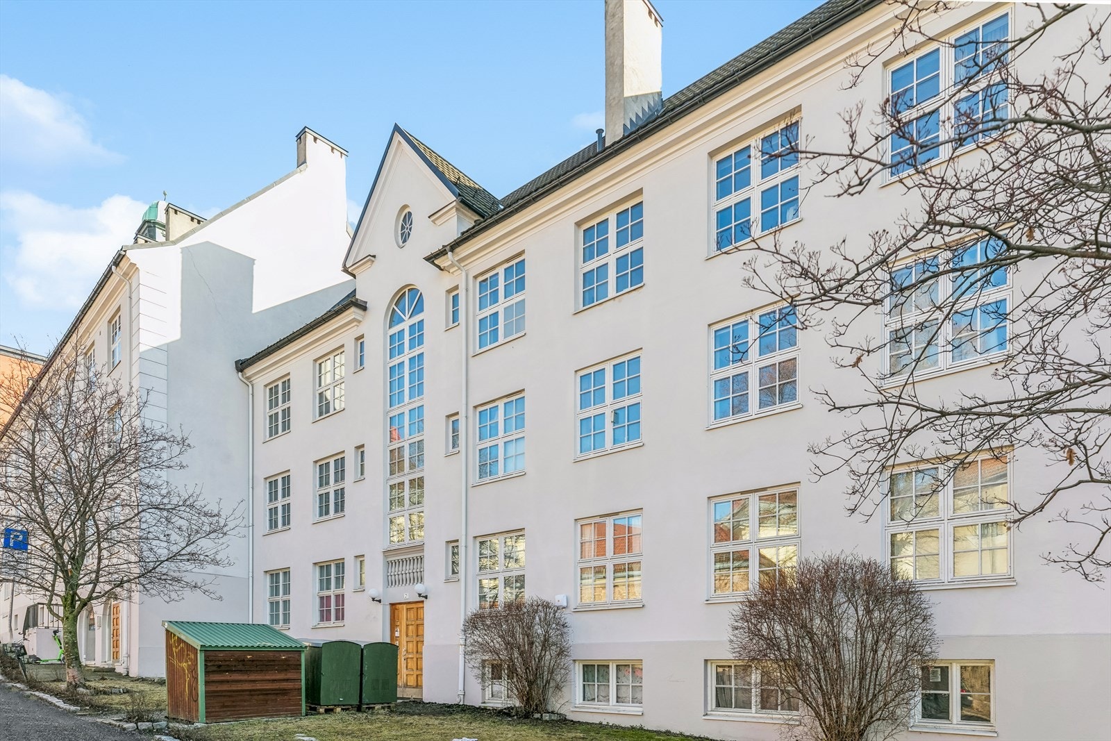 Leiligheten er beliggende i høy først etasje Galleribilde