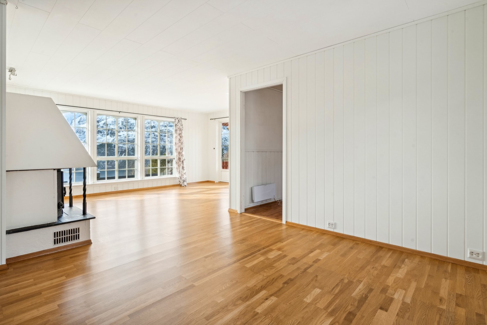 Til høyre er det et soverom. Dette kan fint også benyttes som tv-stue hvis det er ønskelig. Galleribilde