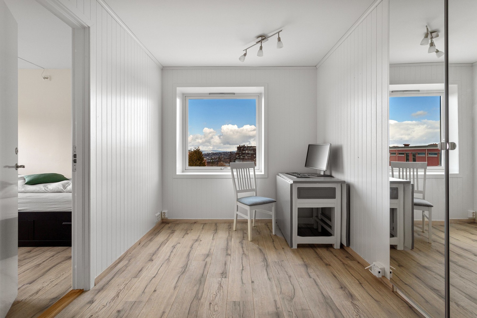 Deler av gangen brukes i dag som et kontor. Galleribilde