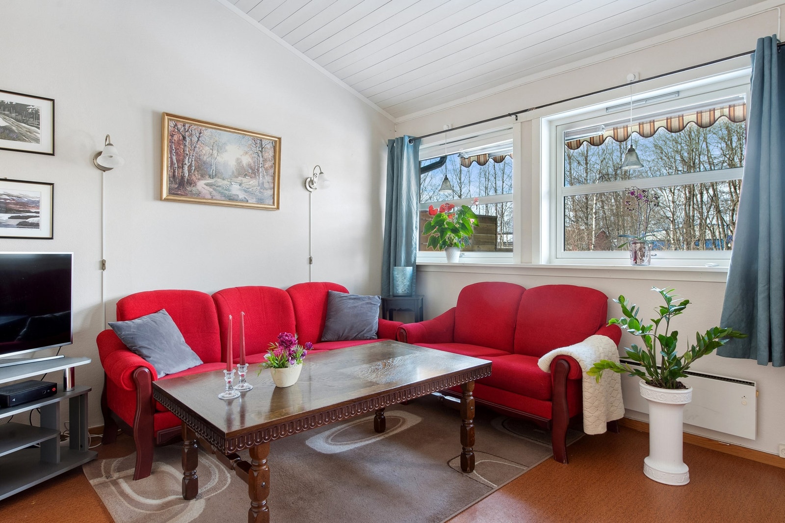 Flere av møblene kan følge med i salget. Galleribilde